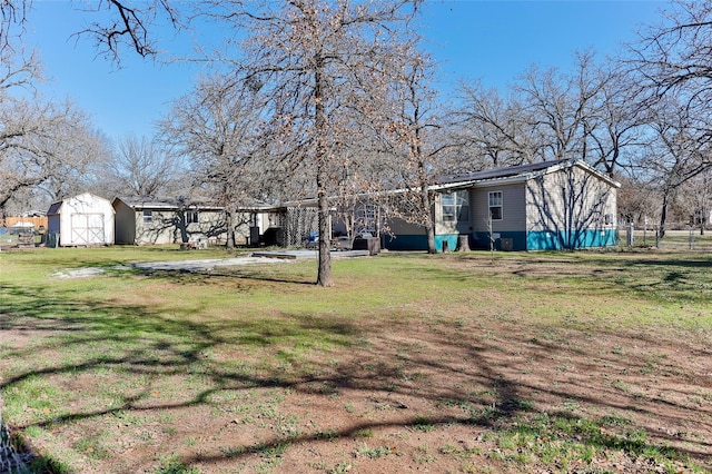 view of yard with a storage unit