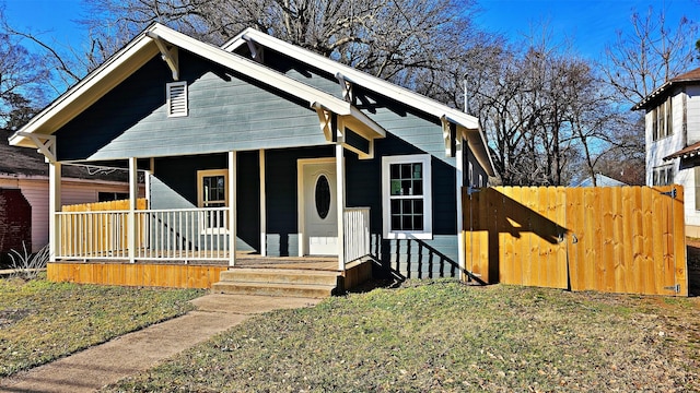 view of front facade with covered porch and a front lawn