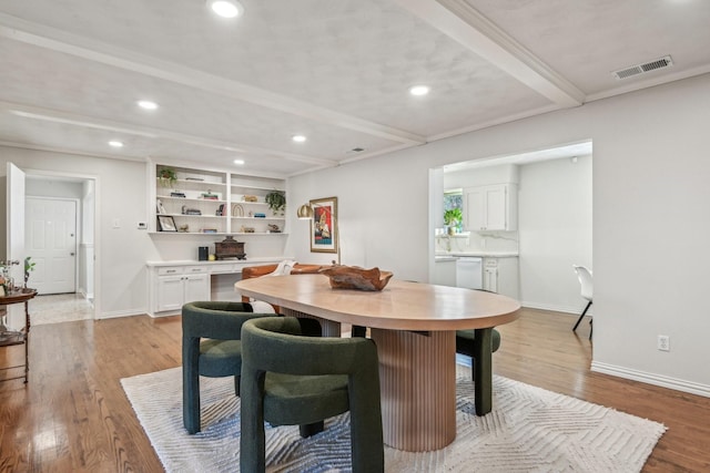 dining room with light wood-style flooring, visible vents, baseboards, and recessed lighting