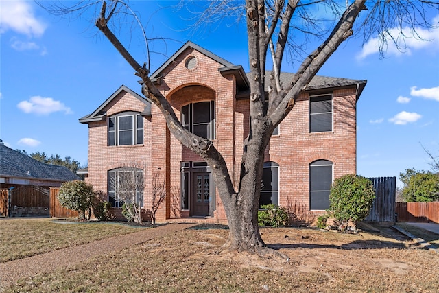 view of front property featuring a front yard