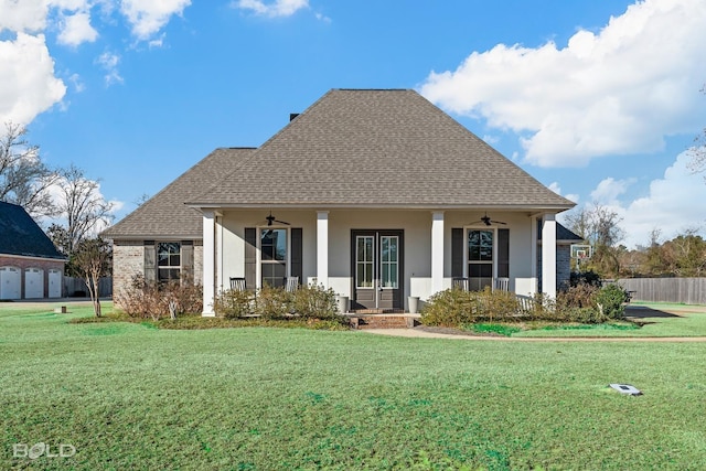 view of front of house with ceiling fan and a front lawn