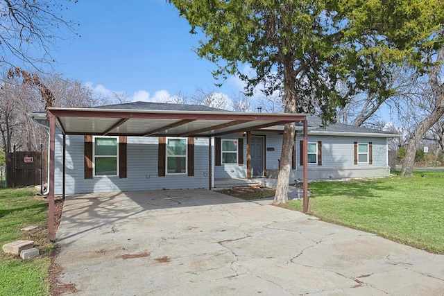 view of front facade featuring a front yard and a carport