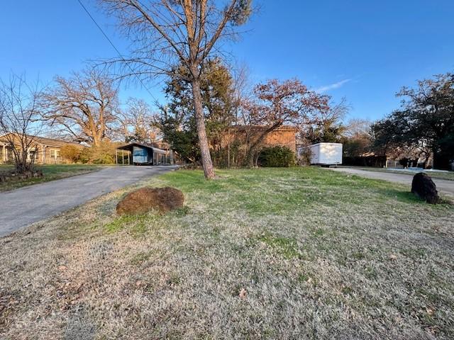 view of front of property with a front yard