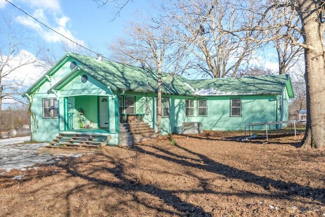 view of front of property featuring a porch