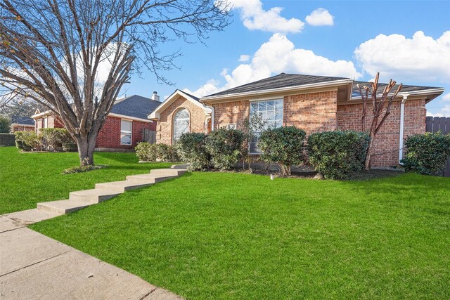 single story home featuring a front lawn