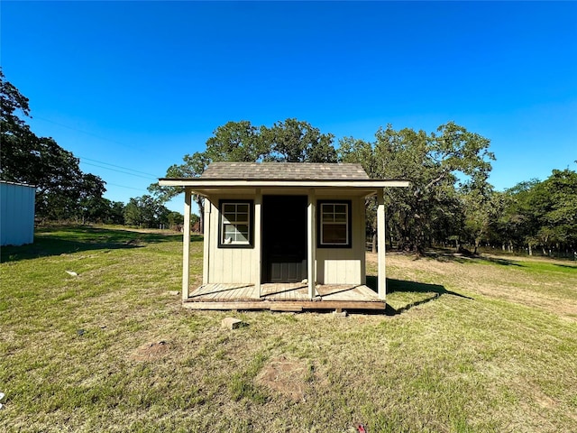 view of outdoor structure with a yard