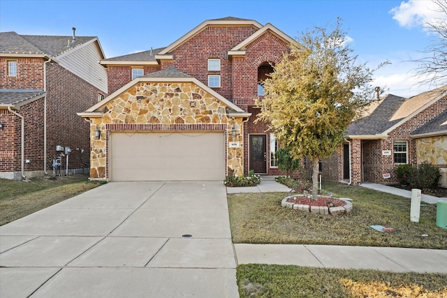 view of front of house featuring a front lawn and a garage