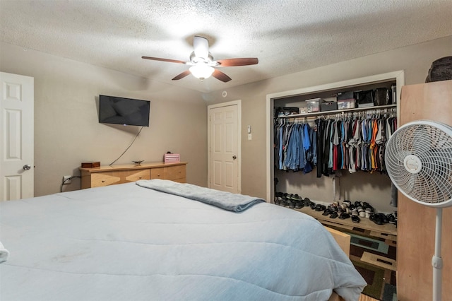 bedroom featuring a textured ceiling and ceiling fan