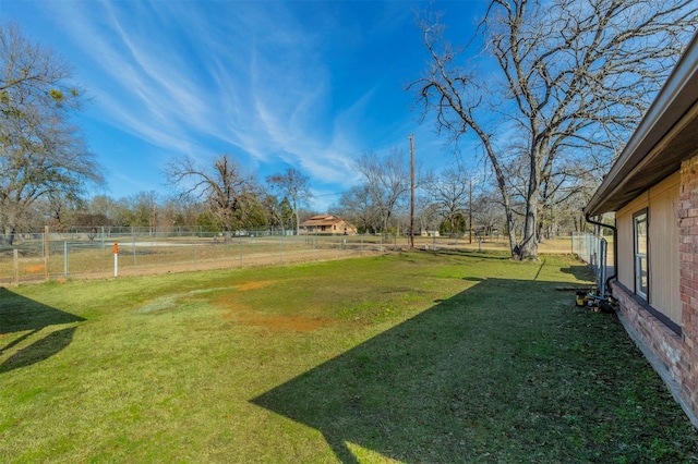 view of yard featuring a rural view