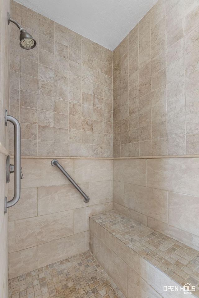 bathroom featuring a tile shower