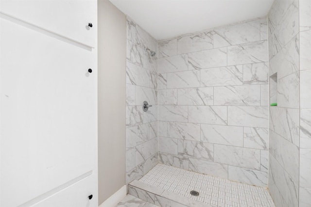 bathroom featuring tiled shower