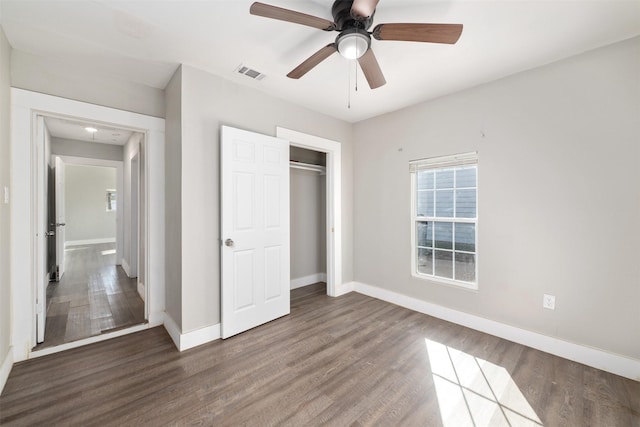 unfurnished bedroom with ceiling fan, a closet, and hardwood / wood-style floors