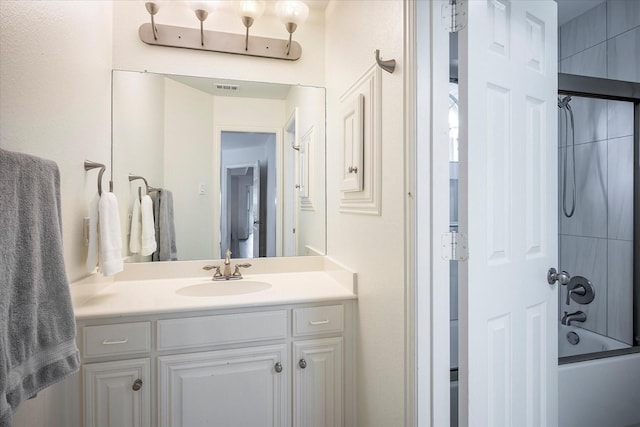 bathroom with vanity and tiled shower / bath