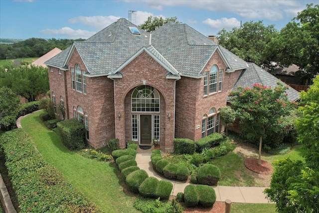 view of front of property with a front yard