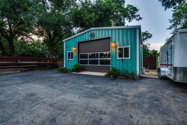 view of front facade featuring a yard and a garage