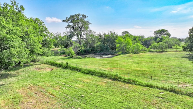 view of yard featuring a rural view