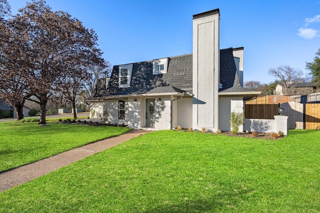 view of front facade with a front lawn