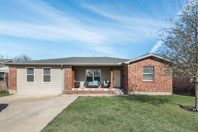 ranch-style house featuring a front yard and covered porch