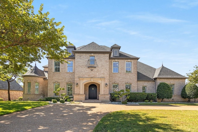 view of front of house with a front yard