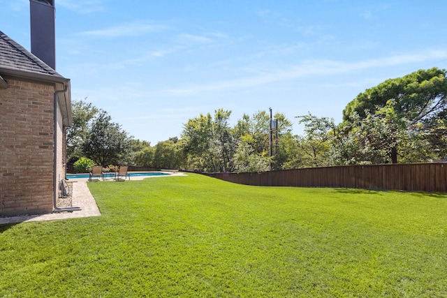 view of yard with a fenced in pool