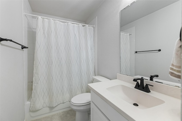 full bathroom featuring toilet, shower / tub combo with curtain, and vanity