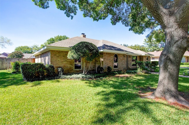 single story home featuring a front lawn