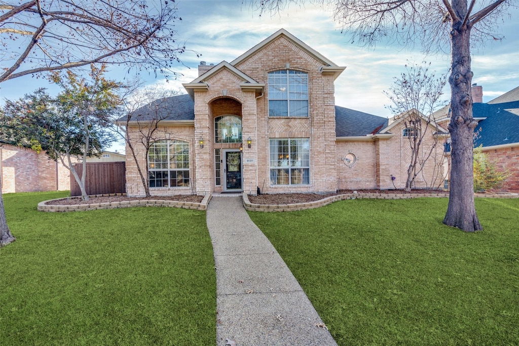 front of property featuring a front yard