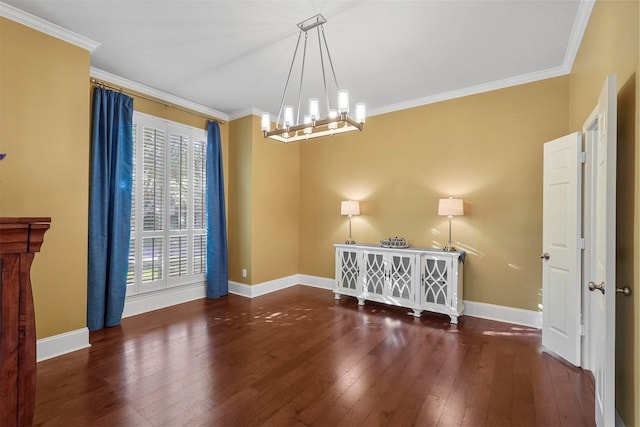 interior space with ornamental molding, dark wood-type flooring, and a notable chandelier