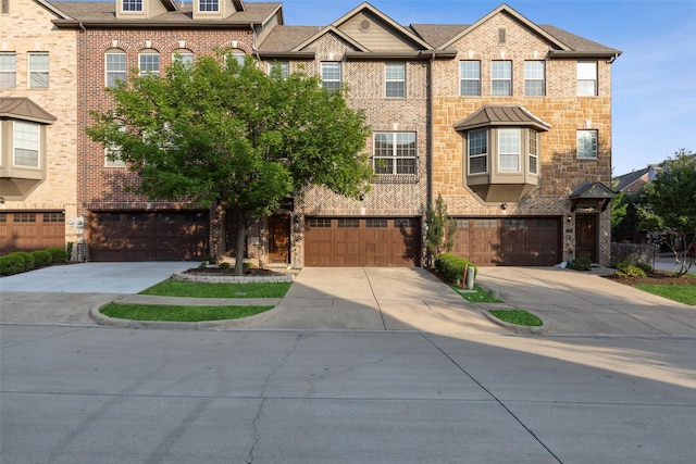 townhome / multi-family property featuring a garage