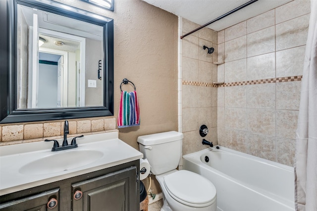 full bathroom featuring shower / bathtub combination with curtain, toilet, vanity, a textured ceiling, and backsplash