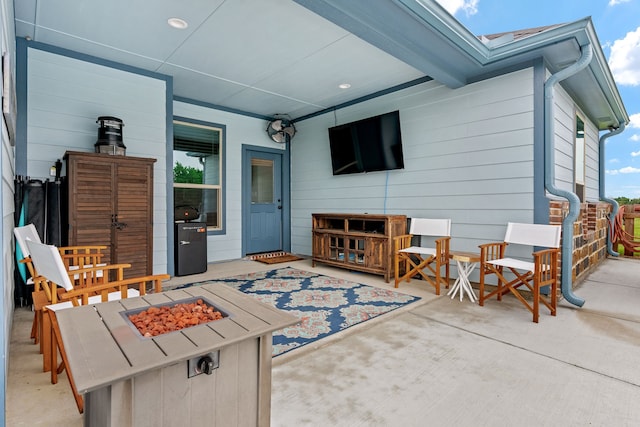 view of patio featuring a fire pit