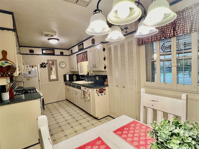 kitchen featuring sink, dishwashing machine, and gas range oven