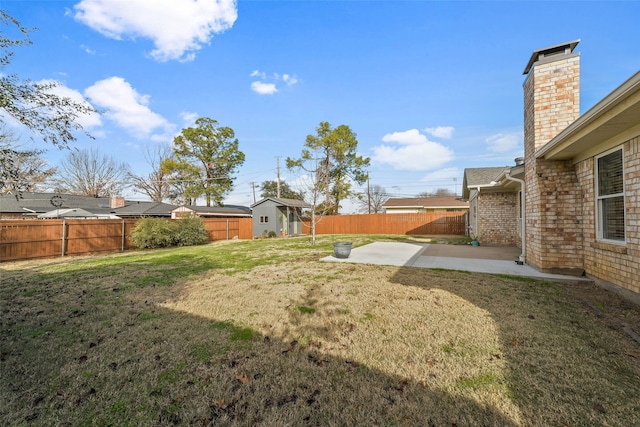 view of yard featuring a patio