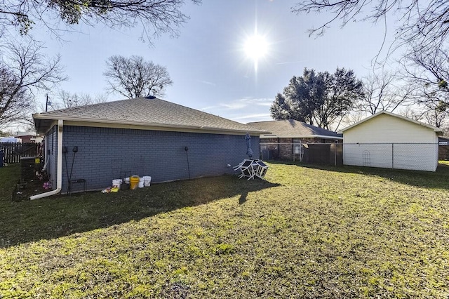 exterior space featuring a lawn