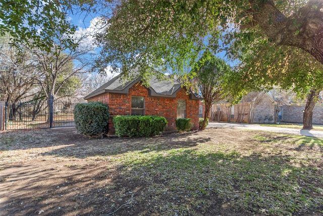 view of front of house with a front lawn