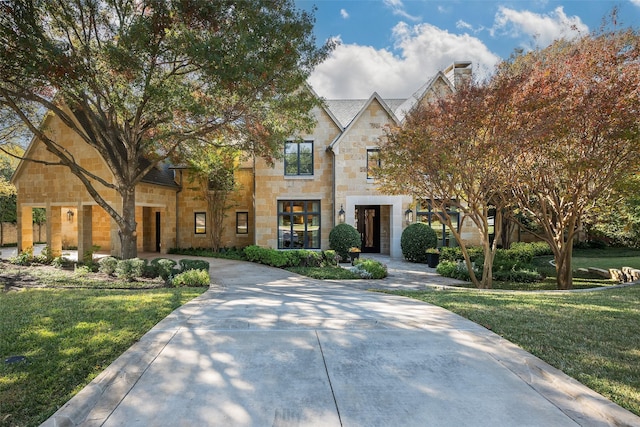 view of front of property with a front lawn