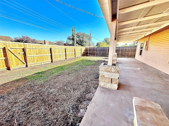 view of yard featuring a patio