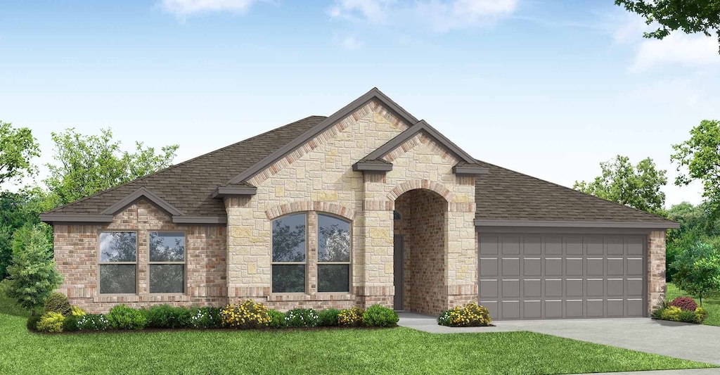 view of front of home featuring a front lawn and a garage