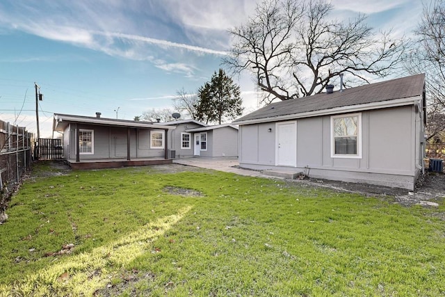 back of house featuring a yard