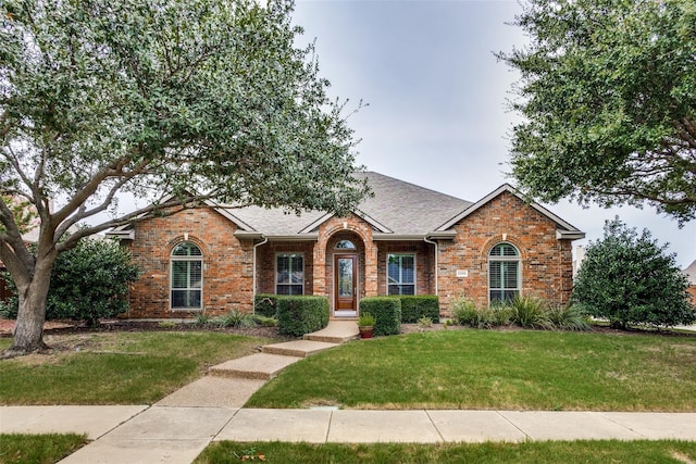 ranch-style house featuring a front yard