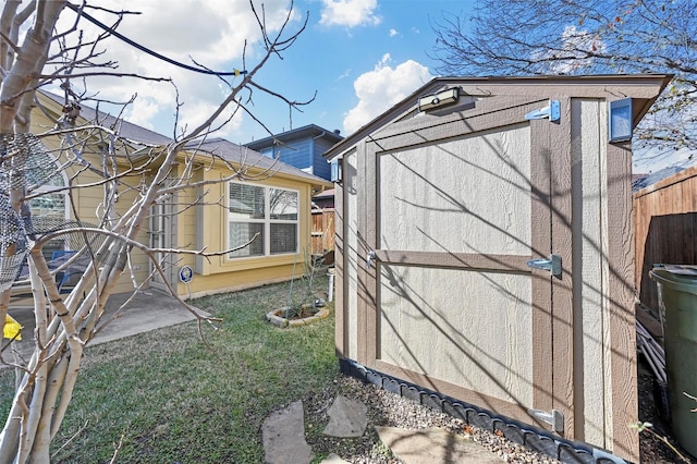 view of yard with a storage shed