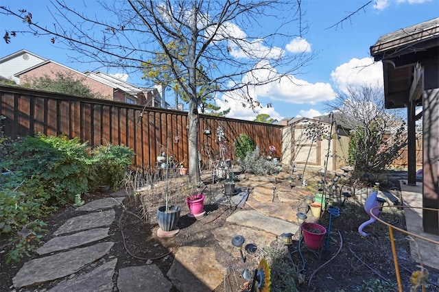 view of yard with a storage unit