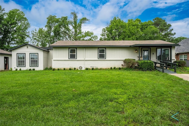 ranch-style house featuring a front yard and covered porch