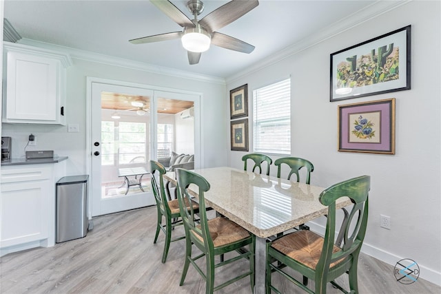 dining area featuring ceiling fan, crown molding, a healthy amount of sunlight, and light hardwood / wood-style flooring