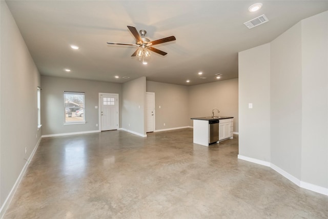 empty room featuring ceiling fan and sink