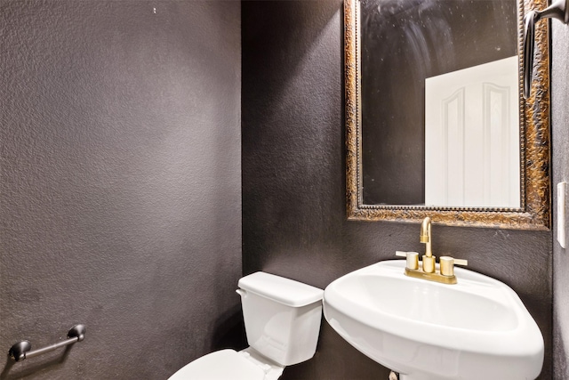 bathroom featuring toilet and sink