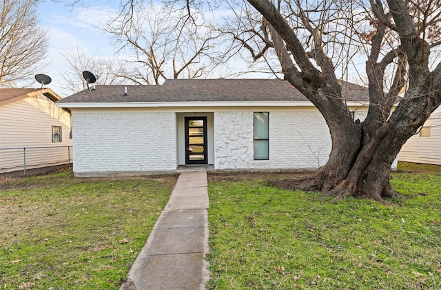 view of front facade with a front lawn