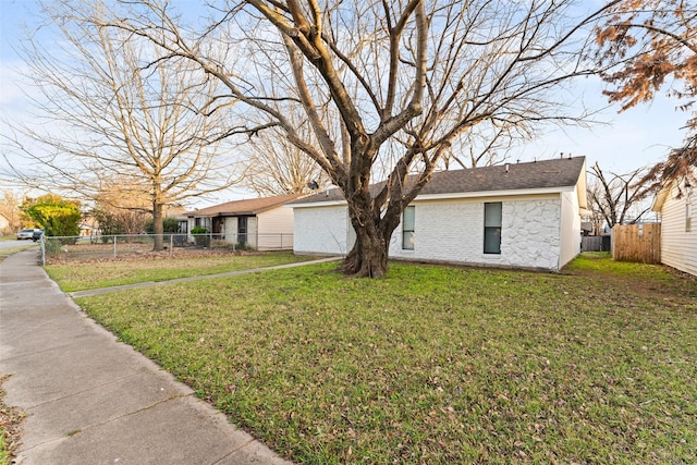 ranch-style house with a front yard