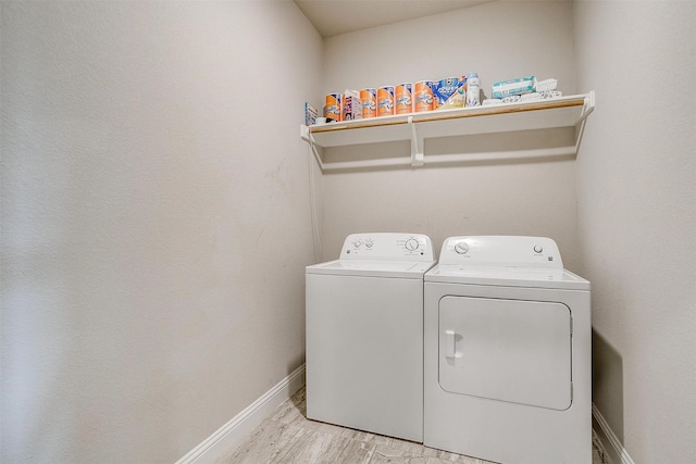 laundry room featuring light wood-type flooring and independent washer and dryer