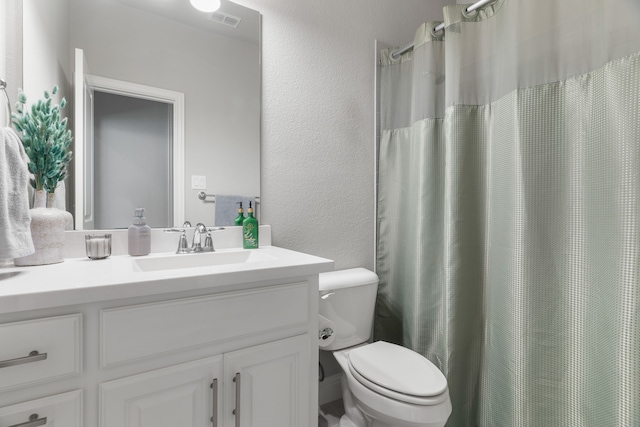 bathroom with toilet, a shower with shower curtain, and vanity